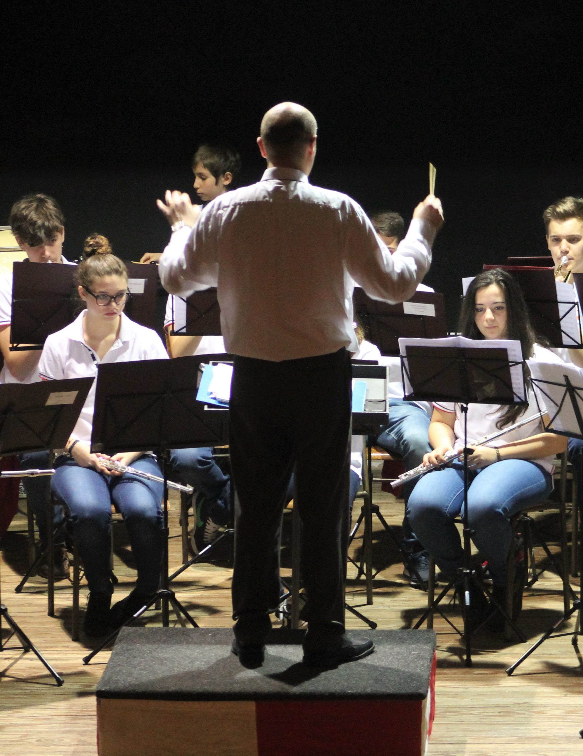 Il maestro Enea Bezzi dirige la Junior Band.